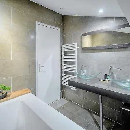 Apartment Upstays - Refurbished - Sea View - Wifi - Air *
