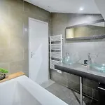 Apartment Upstays Port View 88M Apartment Suquet *